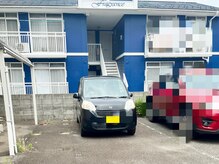 ロアズネイル(Loa's nail)/黒い軽自動車の前に縦列駐車(^^)