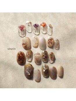 シルニー リム(Silny rim)/アシンメトリーニュアンスネイル