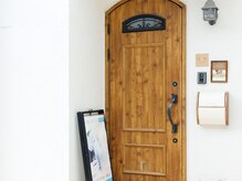 ダイアモンドリリー(DIAMONDLILY)の雰囲気(サロン前駐車場1台完備♪ご利用の場合は事前にお知らせ下さい。)