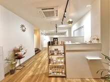 白を基調にした上質で心落ち着く空間でゆったりと過ごせます♪