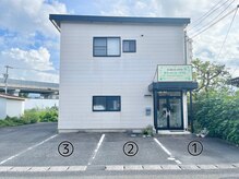 スリーハート リフレ/玄関前含め３台駐車できます。