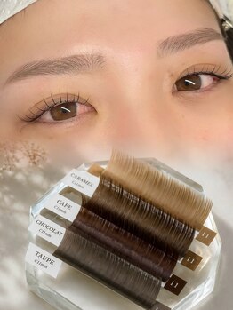サロンドルル(Salon de Lulu)の写真/目の形に合わせたベストな目元へ。こだわり派の大人女性に選ばれる、豊富な種類と極上の提案力。