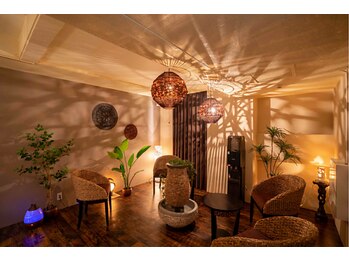 バーンラック 新宿店(Baan Rak)/広々とした店内・換気徹底