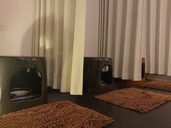 ハーバルスチームサロンマーリエ(HERBAL STEAM SALON m alie)の写真/【よもぎ蒸し専門13年】日頃の身体の疲れや冷えで固まった筋肉を丁寧にほぐします♪お2人で同時施術もOK◎