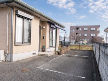 アウル(Auru)/駐車場は店舗前1台あり