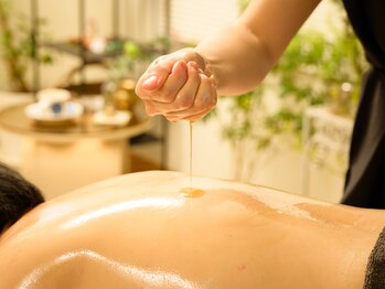大人女性の体質整えサロン AM AYURVEDA【アムアーユルヴェーダ】/温かなハーブオイルたっぷり