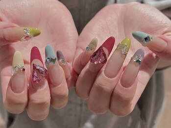 ピーディーネイルサロン(pd nail salon)の写真/600色のカラーと豊富なパーツで理想のネイル♪パラジェル使用で爪に優しい◎ネイルを長く楽しみたい方に！
