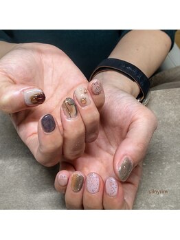 シルニー リム(Silny rim)/アシンメトリーニュアンスネイル