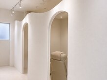 ピュアネス(PURENESS)の雰囲気（店内は半個室での施術＆メイク,ヘアのお直しも可能）