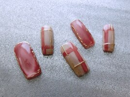 秋カラーのチェックネイル