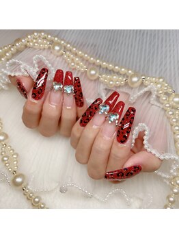 アイカ(Aika)/赤レオパードネイル