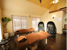 アンティークカフェのような店内♪マッサージチェア15分無料