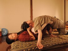 ティーン イサーン/タイ古式のストレッチ３