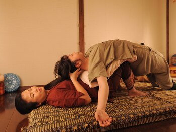 ティーン イサーン/タイ古式のストレッチ3