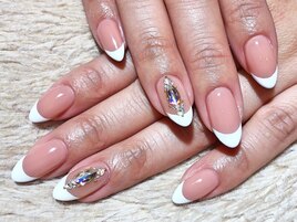 【ハンド】白フレンチ×ビジュー