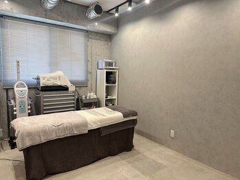 アム バイ オーキッド 代々木公園(UM by ORCHID)/ニキビ改善・シミ改善・毛穴ケア