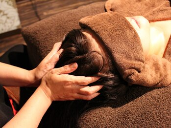 リンパサロン カナサ(Kanasa)の写真/《無意識の疲労までも回復へ導く》ドライヘッドスパで睡眠のお悩み解消。頭痛・寝つきの悪さ・眼精疲労に◎