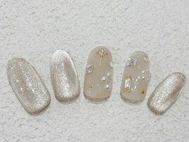 シンプル宝石ネイル
