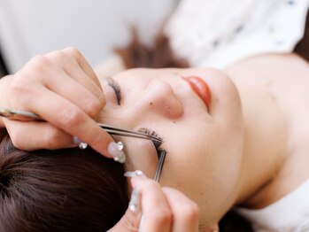 ブランネージュ(Blanc Neige)の写真/上がりにくい・毛量が少ないなど、自まつげのお悩みに合わせて施術◎すっぴんでも自信が持てる瞳に…☆