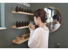 ティーツリーアロマアンドホリスティック(tea tree aroma & holistic)/手に取り、香っていただけます