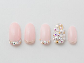 ネイルサロン リベルテ(Nailsalon LIBERTE)の写真/ベージュやピンクが基調の華やかなのにナチュ可愛なネイルデザインが得意☆女性らしい手元にしたい方へ！