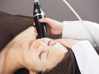 エールバイボヌール(Ere by Bonheur)/フェイシャル施術風景