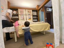 子育てママの整体サロン/施術中のお子様の様子