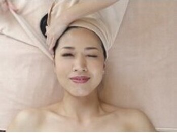 サニーハンド(Sunnyhand)の写真/お悩みに合わせ光フェイシャルで解決！フェイスライン目元のもたつき・ほうれい線・たるみ・小じわの改善◎