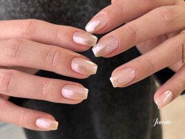 大人可愛い光沢ネイル