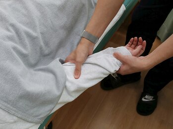 こころ整骨院 こころ鍼灸院/腕のマッサージ