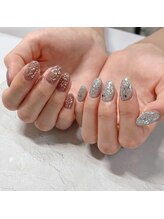 ブラン(blanc)/キラキラアシメトリーネイル