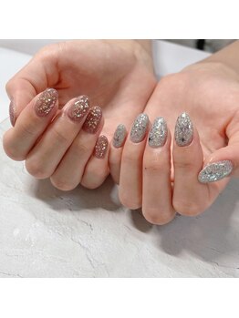 ブラン(blanc)/キラキラアシメトリーネイル