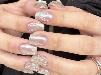 つやつやホワイトネイル