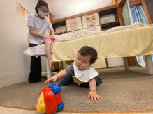 子育てママの整体サロン/施術中のお子様の様子