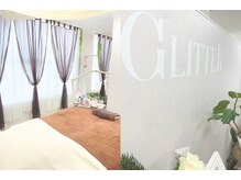 完全個室。アロマの香りが広がる大きなベッドでゆったり施術