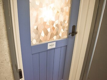 リラクゼーション トトロン(totoron)/階段上がって2階のブルーの扉♪