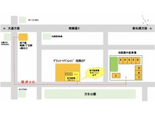 駐車場は、ビル地下に4台分と屋外に9台分停められます。