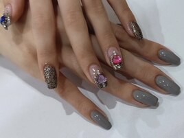 ちぐはぐ個性派ネイル