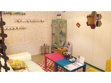 【待合室】ゆったりとした空間でドリンクを飲みながらほっと一息