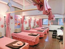 四季縁の雰囲気(綺麗に整い、BGMも流れる淡いピンクの色調の居心地の良い店内♪)