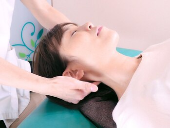 リキュア 横浜中山院/整体：背骨調整（首・頭・目）