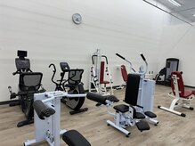 リライフ 湘南平塚店(re:Life)の雰囲気（有酸素バイク、ストレッチマシン、油圧式マシンで楽しく運動！！）