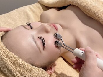 ダーマ(Derma)の写真/【ツインローラー（パック付）+デコルテリンパ￥12,100】速攻実感＆持続力の高い小顔特化メニューが豊富！