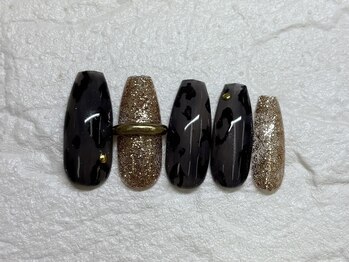 ヒョウ柄ネイル 【トレンド】