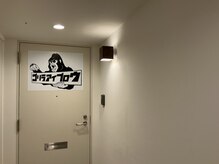 ゴリラアイブロウ 新宿店/ゴリラの看板が目印！