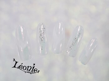 レオニー(Leonie)/ホワイトオーロラネイル