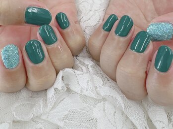 ハニービービー(Honey Bee Bee)/緑カラーネイル