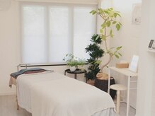 ロイヤル ビューティー サロン(Royal Beauty Saloon)の雰囲気（白を基調にプライベートサロンお肌のお悩みも是非ご相談下さい）