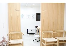 ミニ(Mini)の雰囲気（エレベーターを降りて左がネイルブースになります！）
