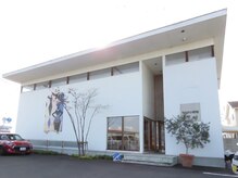 eMe和筋膜リリースの雰囲気（20年以上の老舗美容室PIERO eMeの2階に当サロンがございます。）